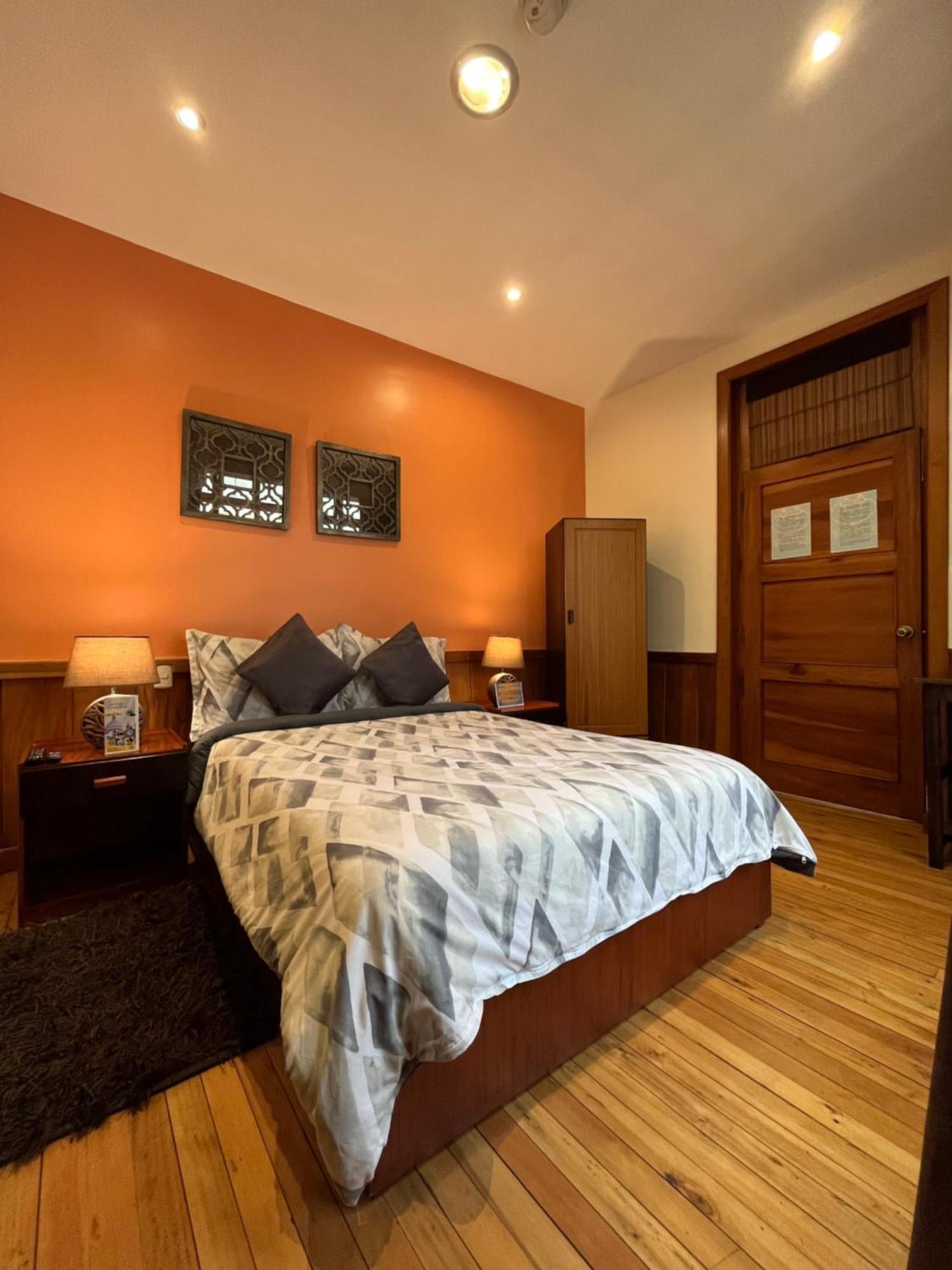 Pepe'S House Cuenca I Hotel & Boutique Hostel Buitenkant foto